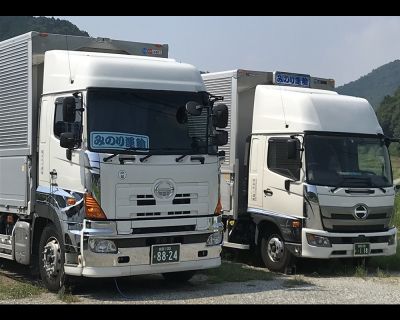 有限会社みのり運輸 小野営業所の求人情報女性社長こだわりの綺麗でかっこいいトラックで 気持ち良くお仕事しませんか 大型トラック運転手ドライバー ウイング 平ボディー車 大募集 中型ドライバーも同時募集 地場 中距離 長距離 兵庫県小野市 正社員 大阪